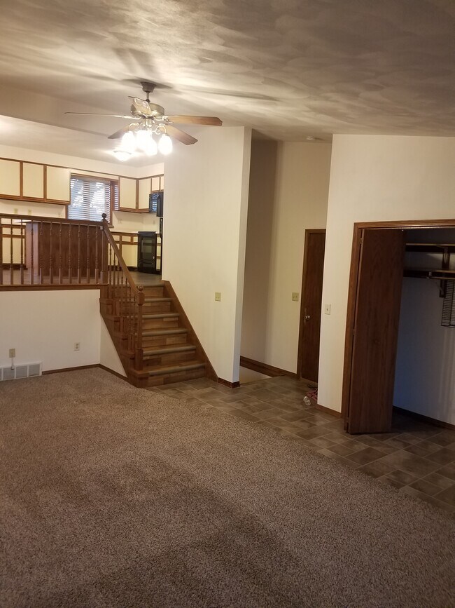 Foto del edificio - 2220-2 Skylark Dr