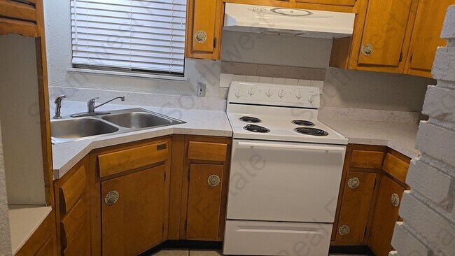 Building Photo - charming 3 bedroom 1 bath home.