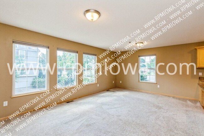 Building Photo - 2 BEDROOM 2.5 BATH  TOWNHOME IN JOHNSTON