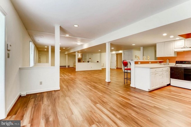 Building Photo - 13810 Lakeside Dr