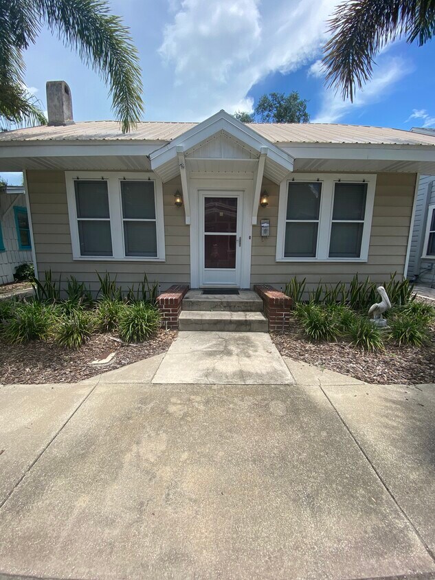 Front of House - 714 S Bungalow Ter