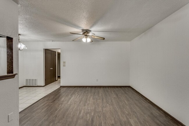 Foto del edificio - 2210 SW 30th St