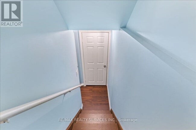 Photo du bâtiment - 524 Attenborough Terrace