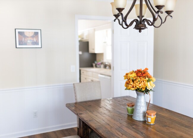 Foto del edificio - 6906 Treetop Ln