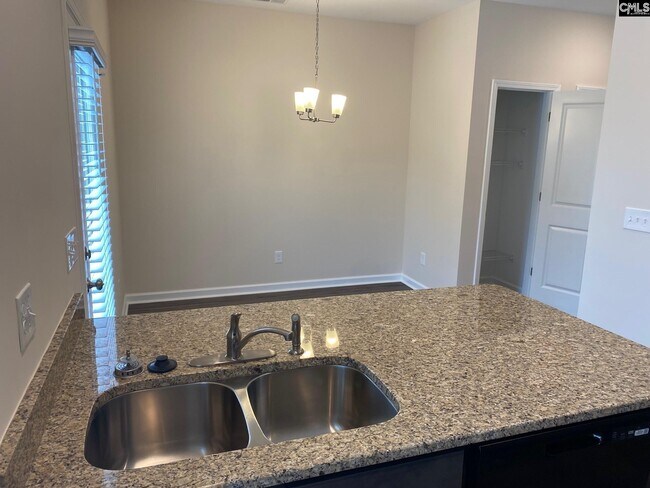 Foto del edificio - 421 Sharptail Dr