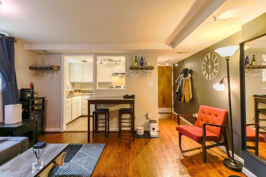 Primary Photo - 1661 Park Rd NW