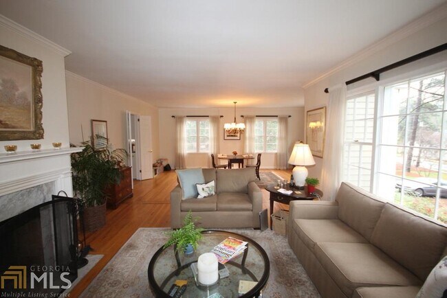 Building Photo - 80 Interlochen Dr NE