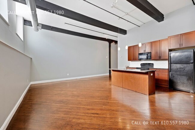 Building Photo - 1 Bedroom - 1 Bath loft apartment located ...