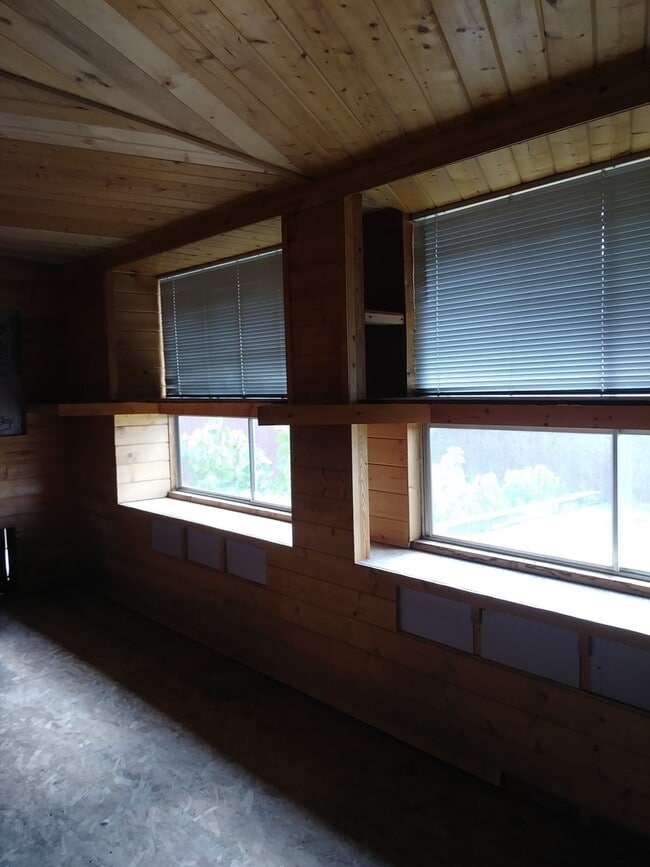 Building Photo - 380 W 1050 N