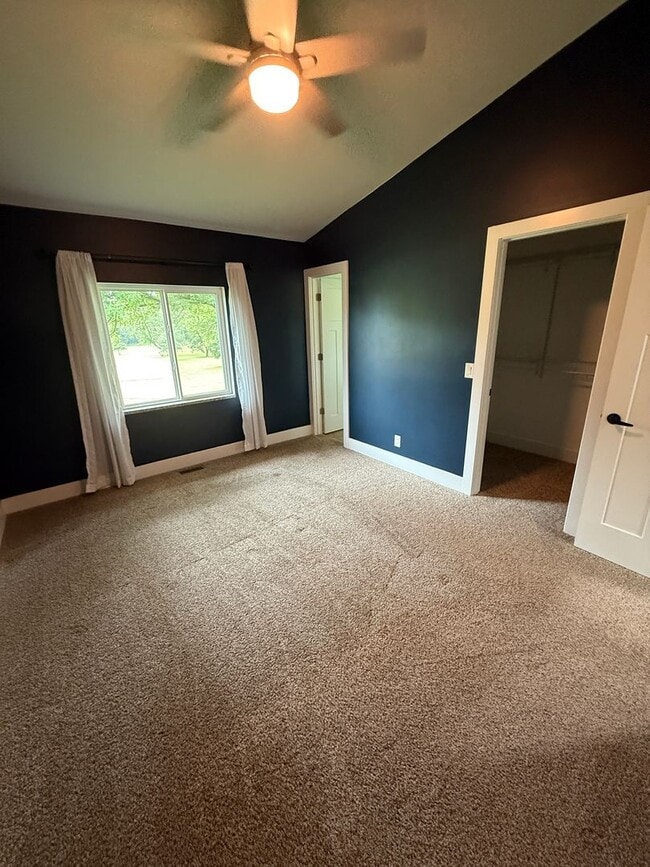 Building Photo - Modern 3 Bedroom with Finished Walkout!!
