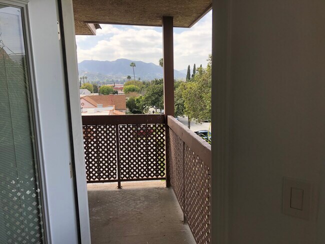 Foto del edificio - 1148 Raymond Ave