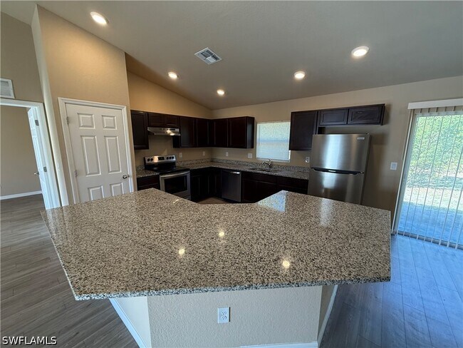 Foto del edificio - 6129 Laurelwood Dr