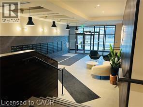 Photo du bâtiment - 741 King St W