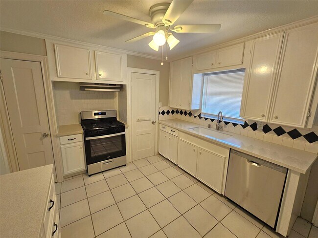 Foto del edificio - 6647 Sylvan Rd