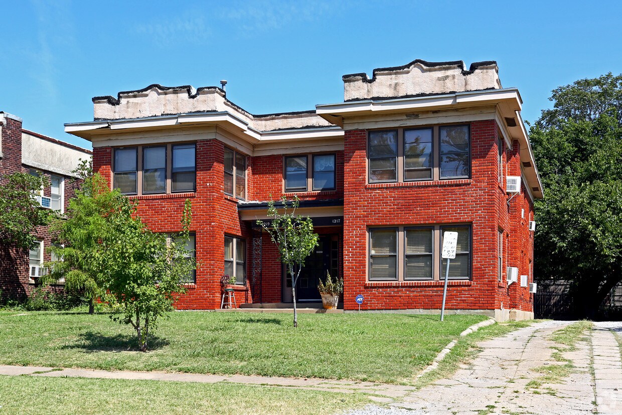Primary Photo - 1217-1219 NW 17th