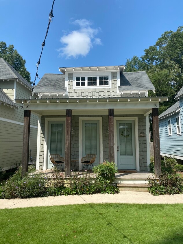 Primary Photo - 415 S Gay St