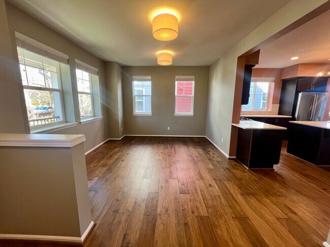 Building Photo - West Seattle Townhouse
