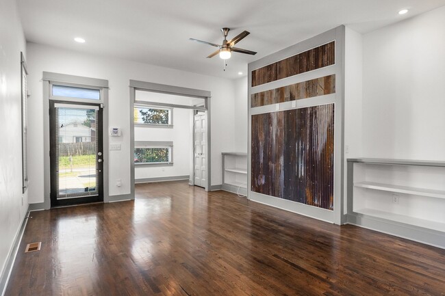 Building Photo - Newer construction in the heart of Inglewood