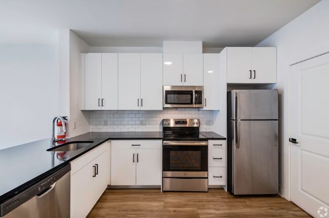 Foto del edificio - 21 Lakeside Ave