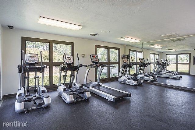 Foto del edificio - 2406 Hickory Club Dr