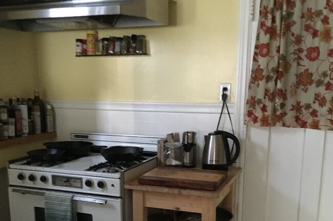 Kitchen - 2 Madera St