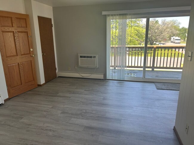 Building Photo - 2 Bedroom Upper with Heat and Water included