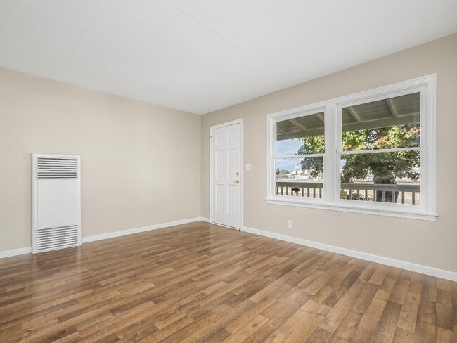 Building Photo - 2140 E Floradora Ave