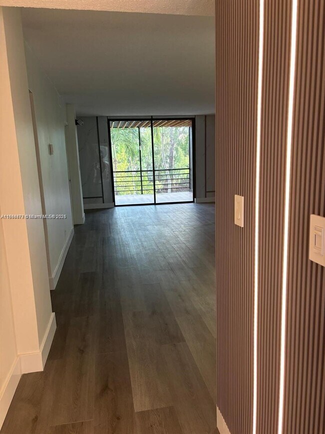 Foto del edificio - 3660 NE 166th St