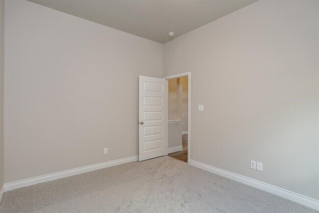 Building Photo - 1639 Rosedale Dr