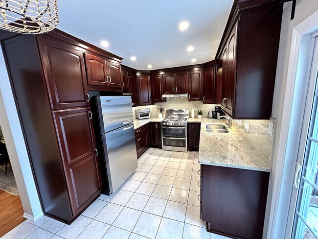 Building Photo - 1232 Joseph Drouin Ave