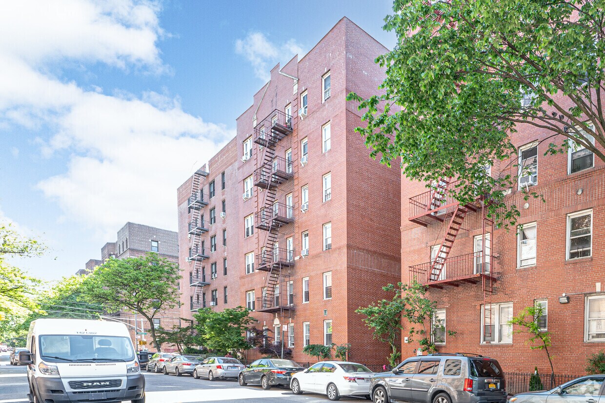 Primary Photo - 88-10 Whitney Ave