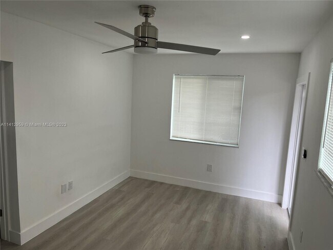 Foto del edificio - 1240 W 5th Ln