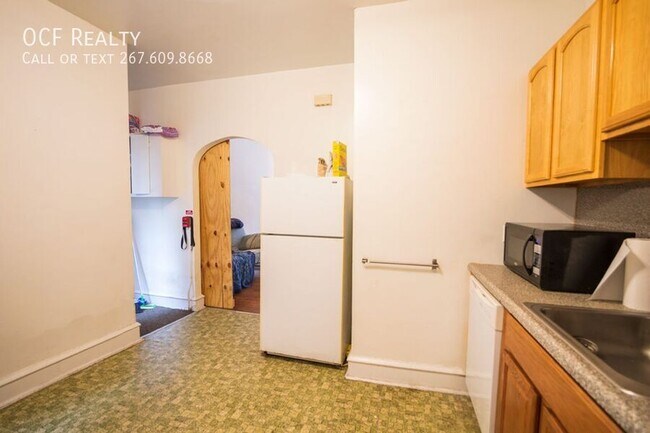 Building Photo - One Bed University City Apartment