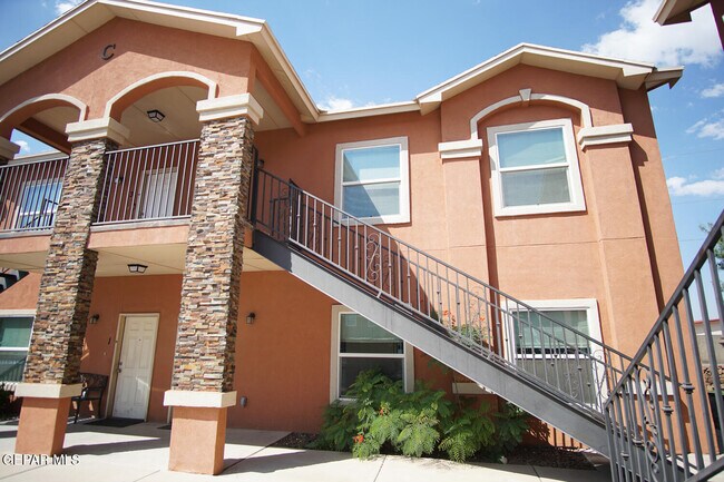 Foto del edificio - 8685 N Loop Dr