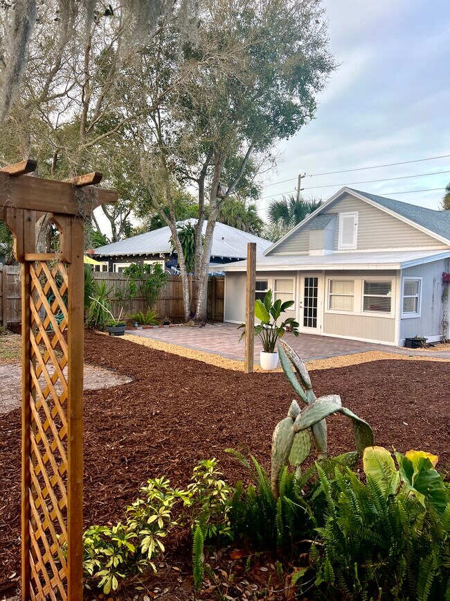 818 Live Oak St, New Smyrna Beach, FL 32168 House Rental in New