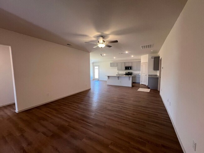 Building Photo - Gorgeous 3 Bedroom Available In Greenwood