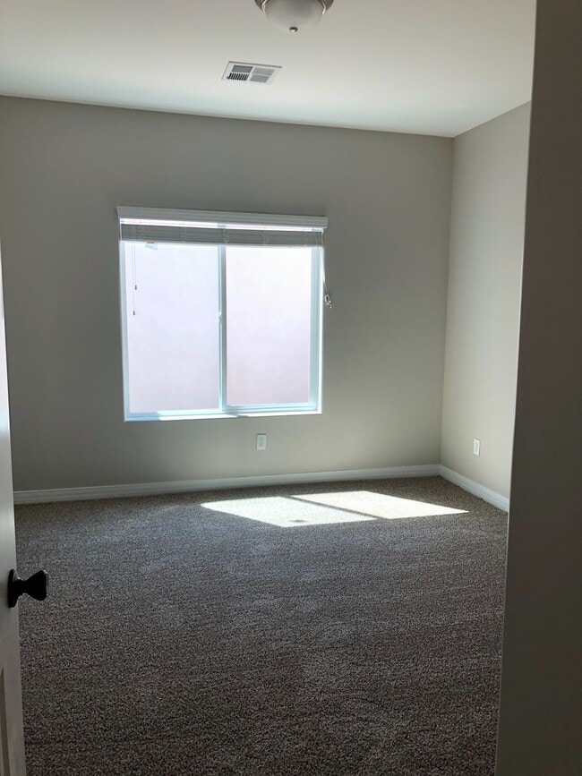 Foto del edificio - Somerton Amanacer Townhome