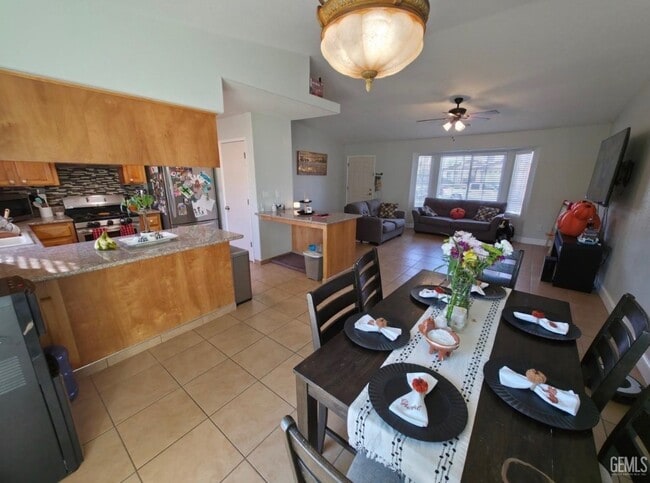 Building Photo - 406 Calle De La Vina