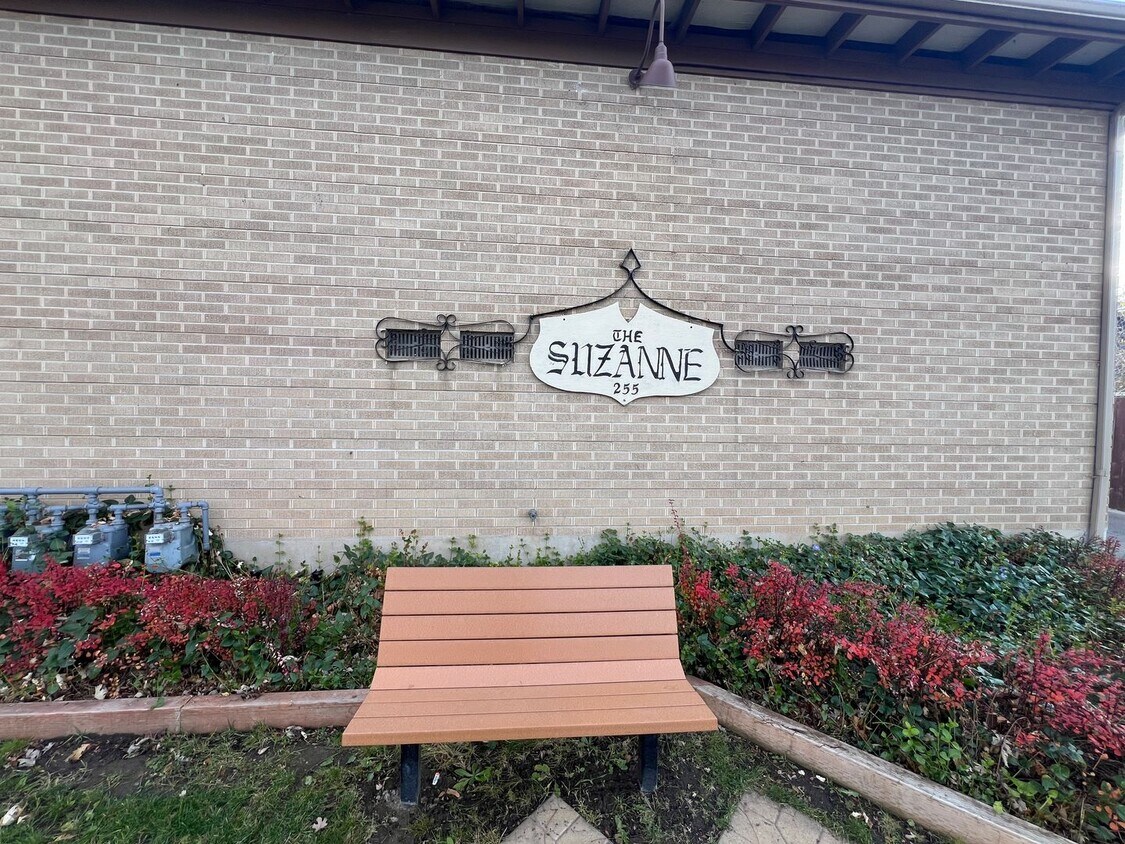 Building Photo - 2 bed 1 bath apartment close to downtown