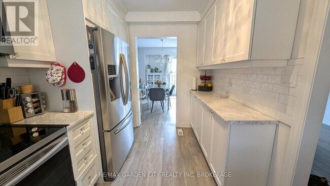 Photo du bâtiment - 910 Limeridge Rd E