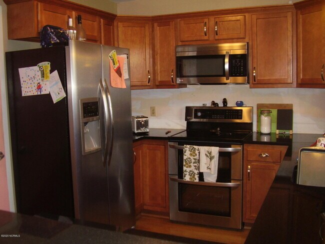 Building Photo - 611 S 4th Ave