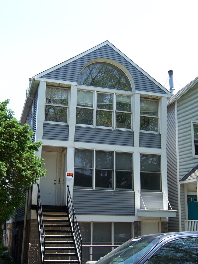 BUILDING - 2529 N Marshfield Ave