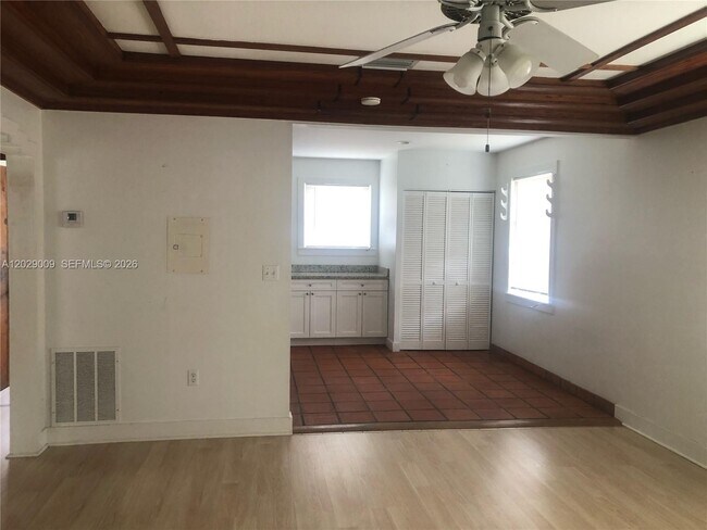 Foto del edificio - 1100 SW 10th St