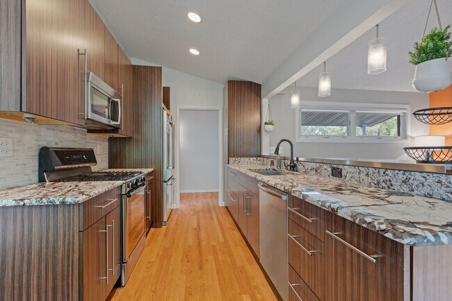 Building Photo - 2052 Marston Ln