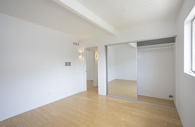 Foto del edificio - Newly Renovated 1 and 2 Bedroom apartments