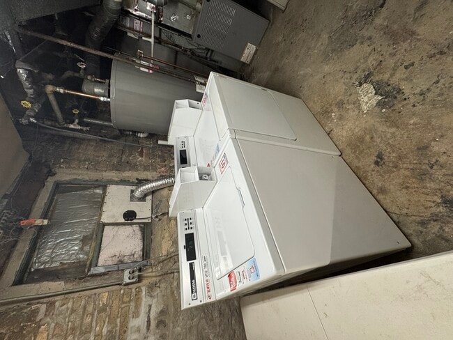 Building Photo - 2052 N Dayton St