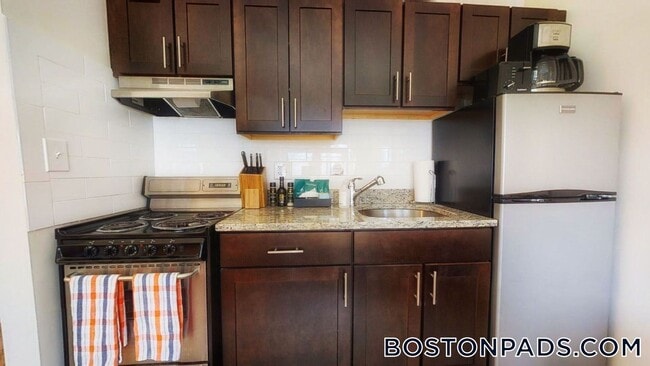 Building Photo - 62 Boylston St