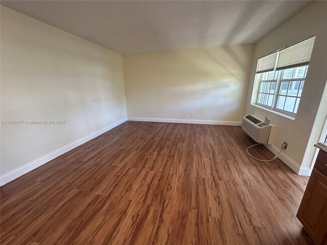 Foto del edificio - 5420 NE 22nd Terrace
