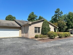 Building Photo - 114 Glenwood Cir