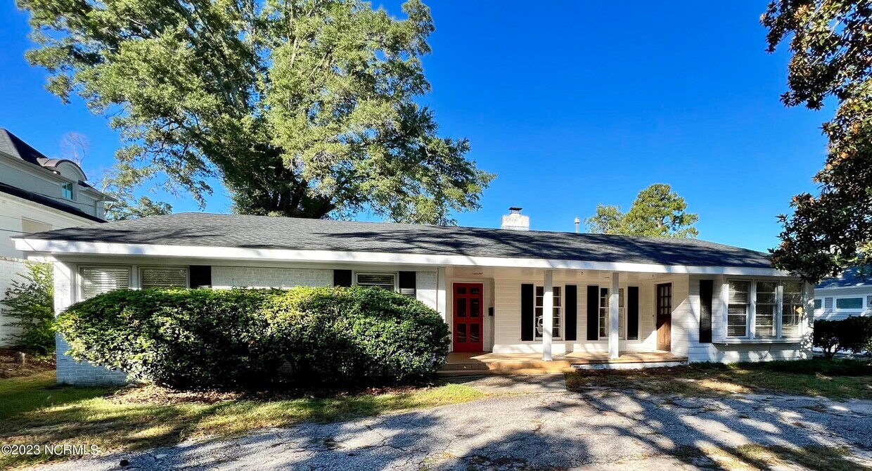 Foto principal - 1618 Country Club Rd